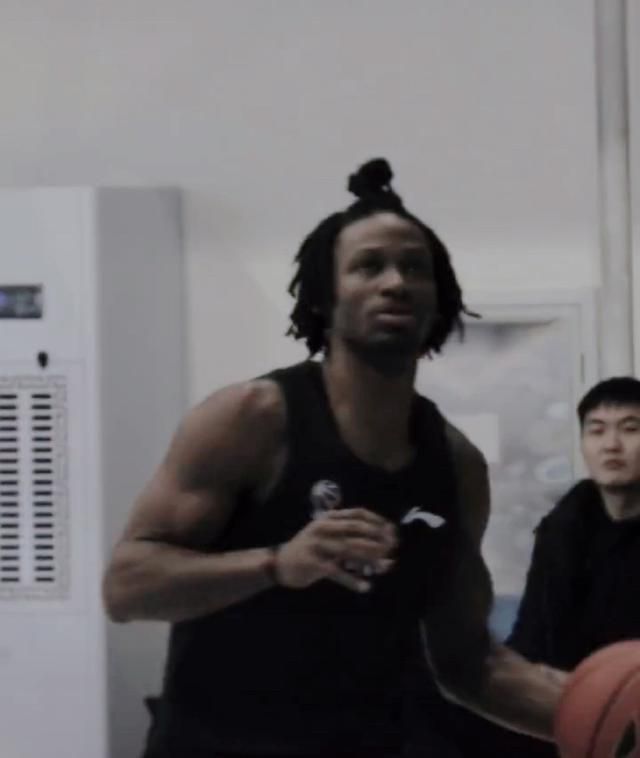 第22分钟，基耶萨前场右路挑传到禁区内，弗拉霍维奇门前包抄抢射，球打高了！